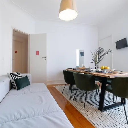 Apartment Desterro 4 - Historical Four-bedroom Lisbon