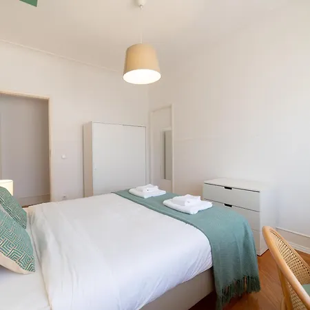 Apartment Desterro 4 - Historical Four-bedroom Lissabon